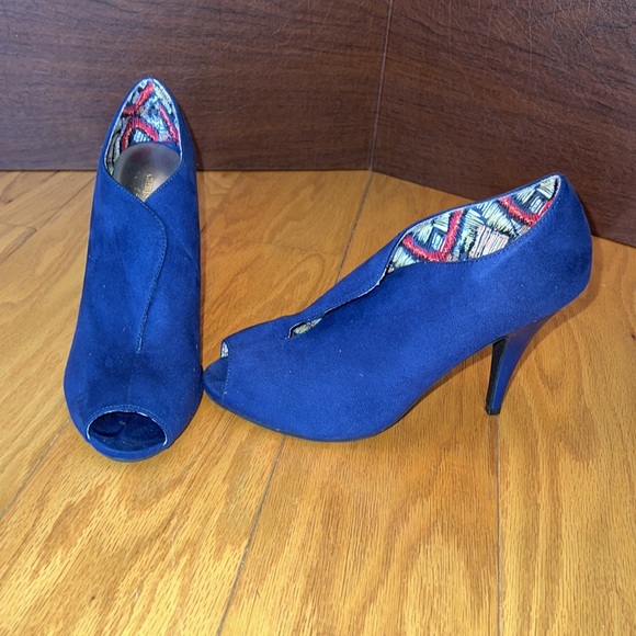 Blue heels - Picture 2 of 3